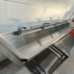 Intersan s/s washbasin with 5 taps 